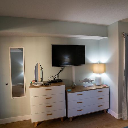 Oceanview Condo With Pool, Hot Tub, Balcony, Right On The Beach 미를 비치 외부 사진