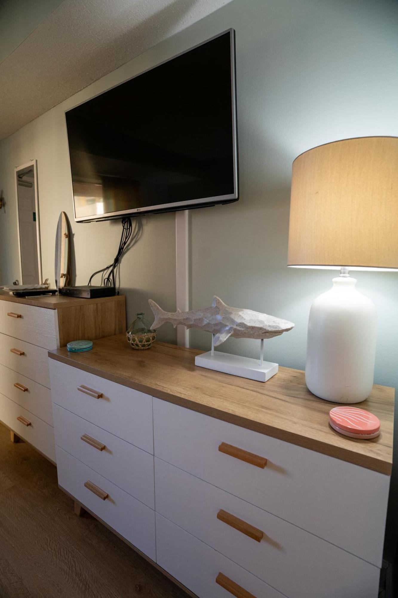 Oceanview Condo With Pool, Hot Tub, Balcony, Right On The Beach 미를 비치 외부 사진