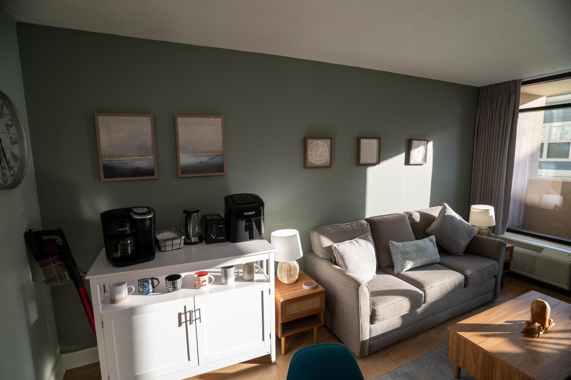 Oceanview Condo With Pool, Hot Tub, Balcony, Right On The Beach 미를 비치 외부 사진