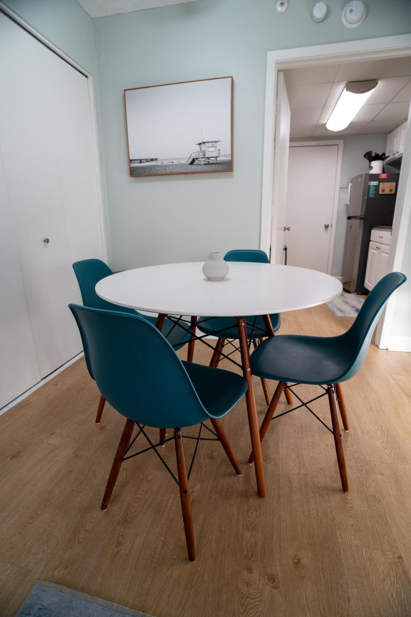 Oceanview Condo With Pool, Hot Tub, Balcony, Right On The Beach 미를 비치 외부 사진